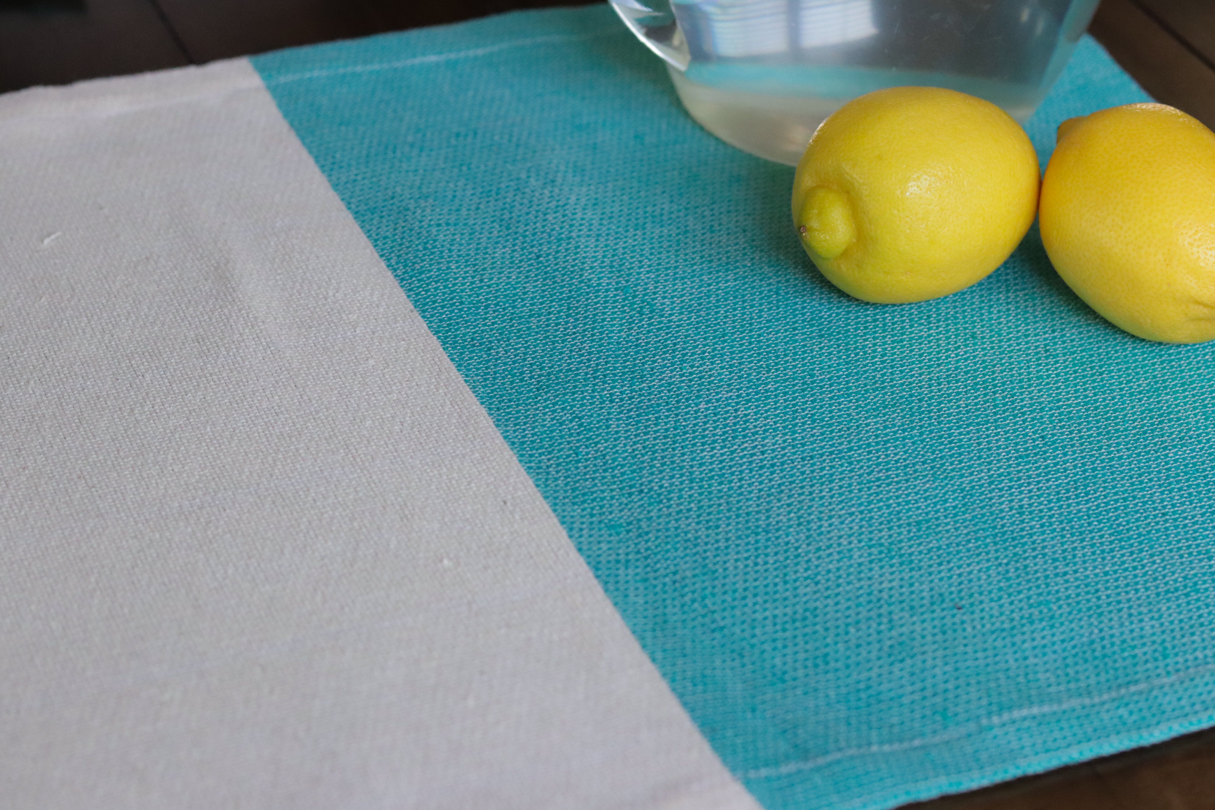 VOLVERde brings you sustainable table linens that celebrate culture and traditions. We curate eco-friendly, sustainable placemats and napkins. These sustainable handwoven placemats made with 100% sustainably sourced with Mexican cotton. Artisanal quality made to last in bright colors like Rosa Mexicano and teal. 