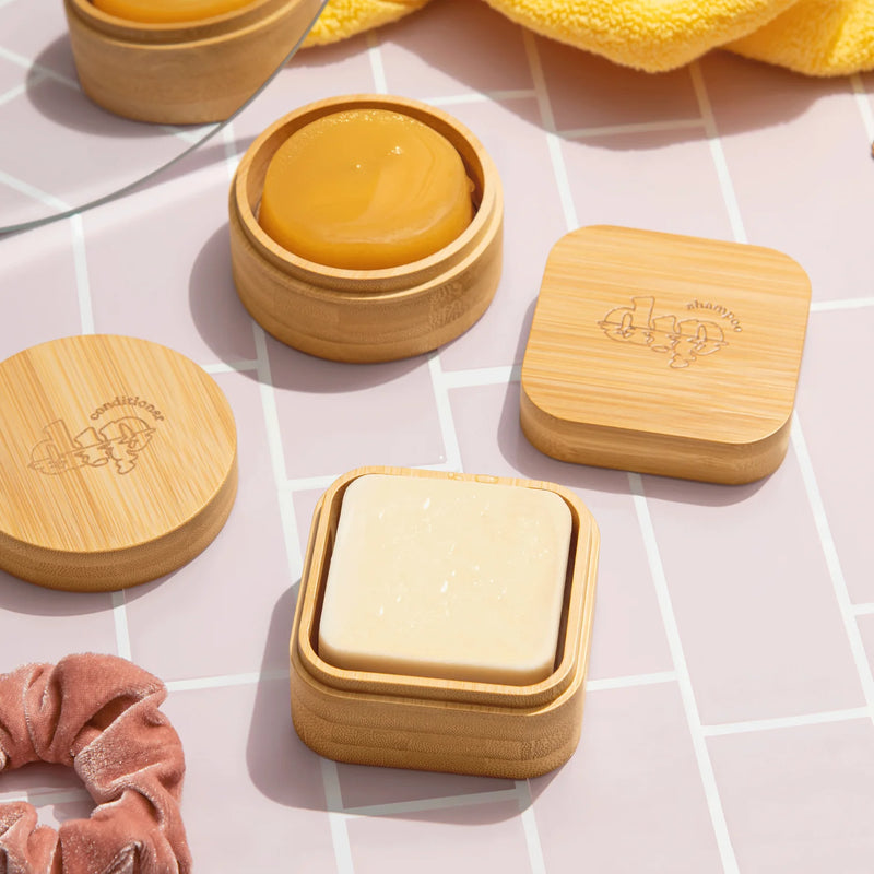 Large Shampoo Travel Case with Coaster, showcasing a full-sized shampoo bar inside. The durable bamboo case features a lined lid and an inner coaster with tiny feet, designed to keep the bar dry and secure during travel. Perfect for eco-conscious travelers seeking a stylish and sustainable haircare solution.