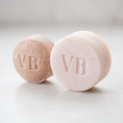 Vida Bars are zero-waste shampoo and conditioner bars. These bars are handcrafted and made with 100% plant-based ingredients. One set of shampoo and conditioner bars replaces 4-6 bottles of product without the waste.