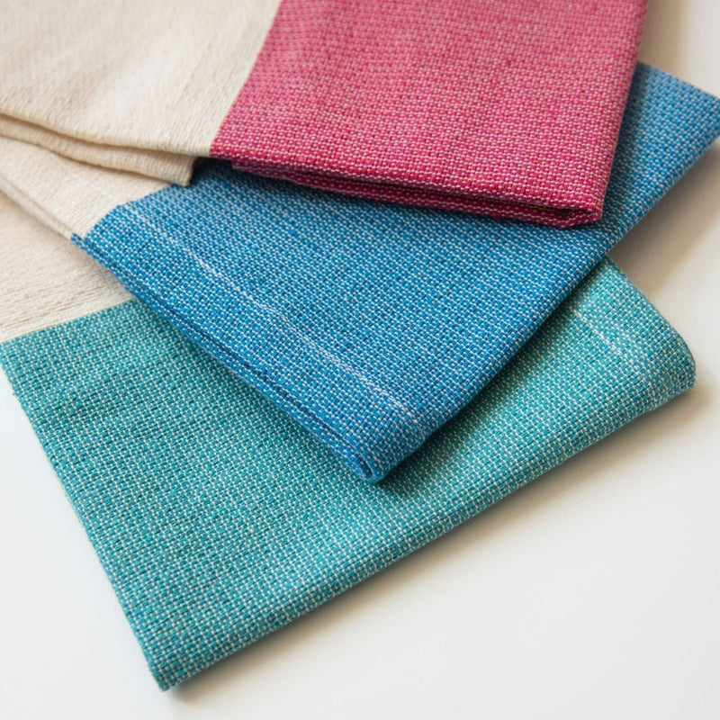 VOLVERde brings you sustainable table linens that celebrate culture and traditions. We curate eco-friendly, sustainable placemats and napkins. These sustainable handwoven placemats made with 100% sustainably sourced with Mexican cotton. Artisanal quality made to last in bright colors like Rosa Mexicano, Azure, Aqua, blue and teal. 